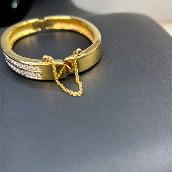 Vintage Swarovski gold-tone hinged  bracelet with clear crystals marked S.A.L - Picture 3 of 4